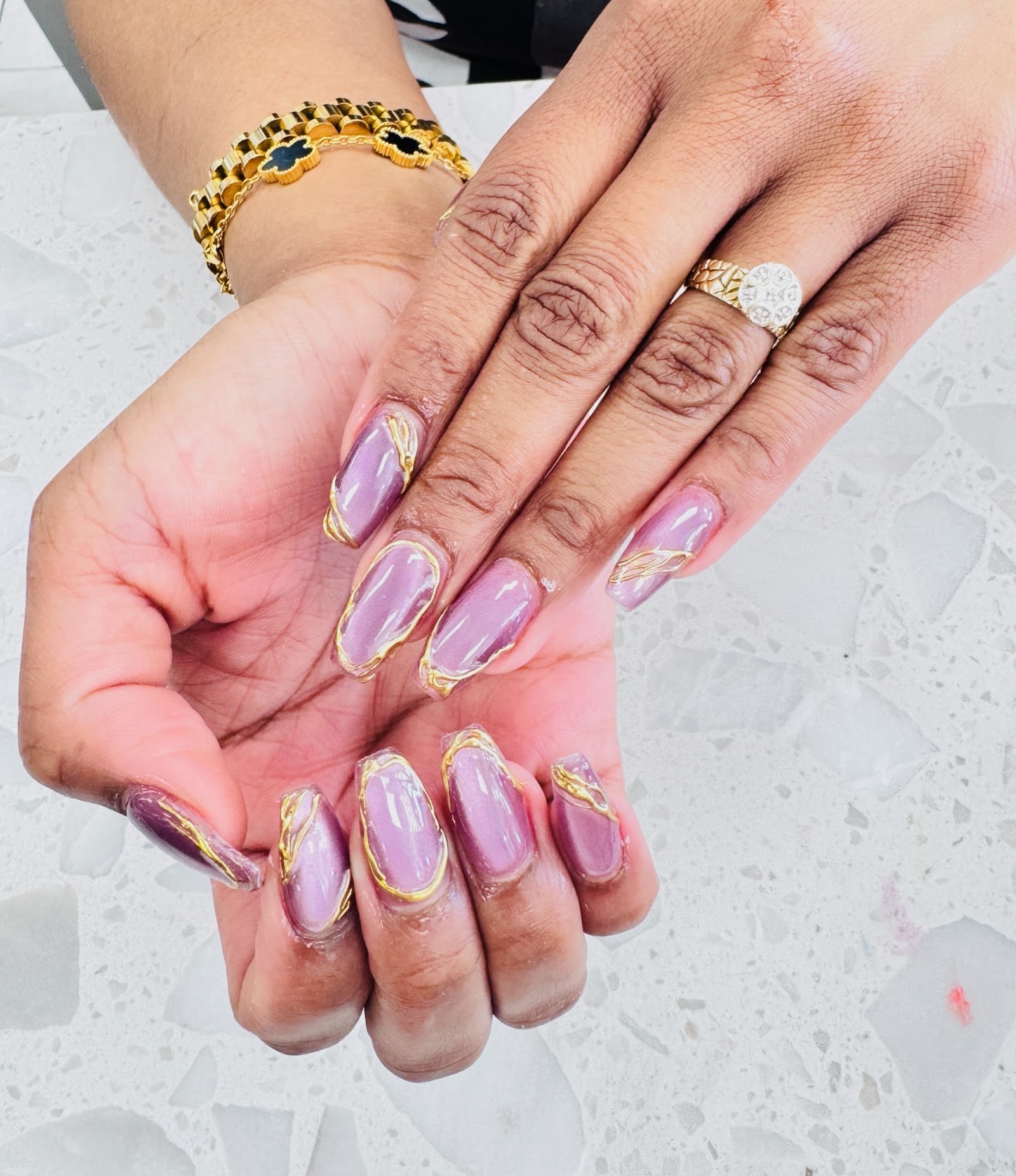 Glossy Nails Spa nail photo 1